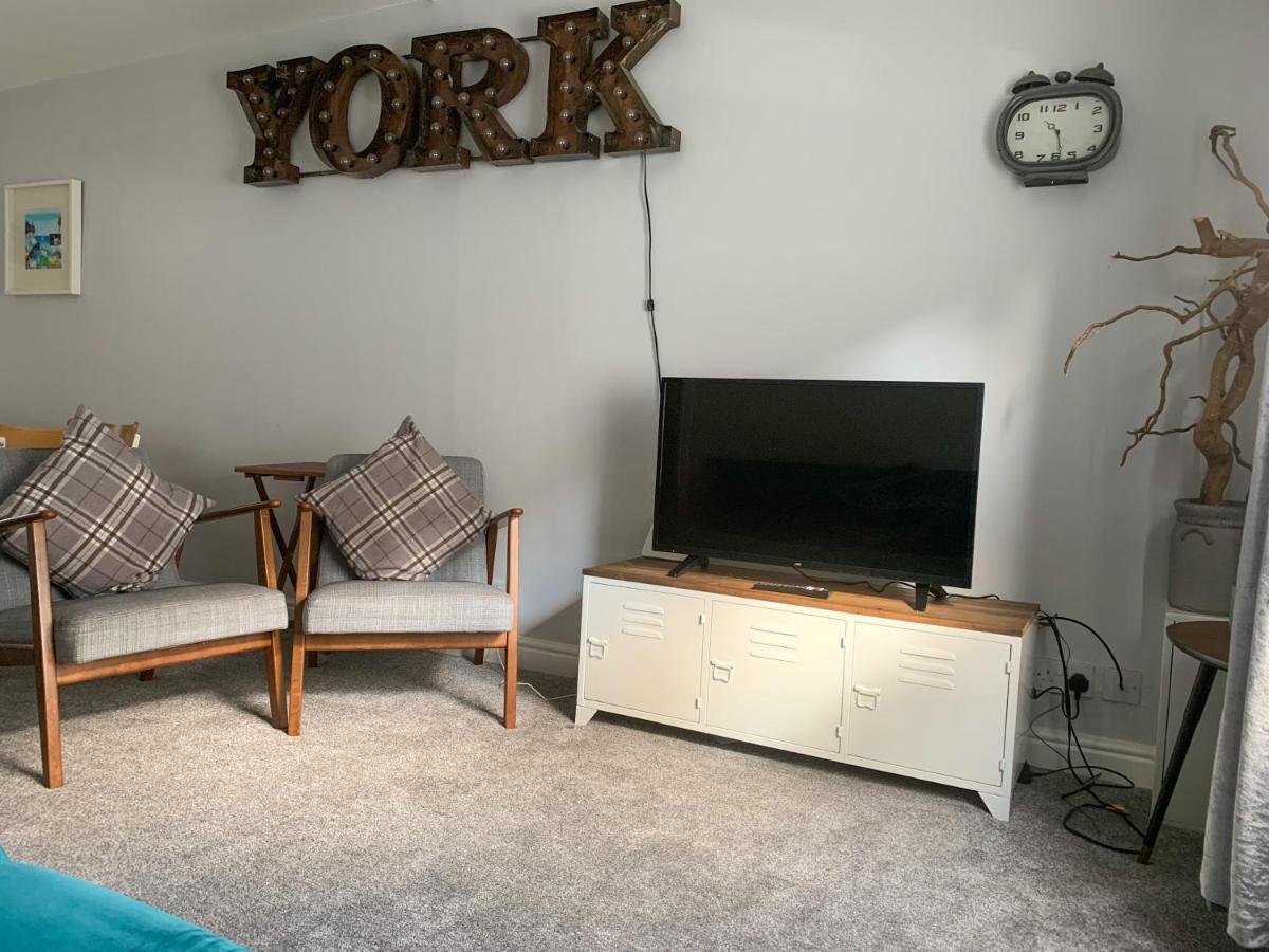 Stay In The Heart Of York At The Hampden - Free Parking - York Holiday Home Esterno foto