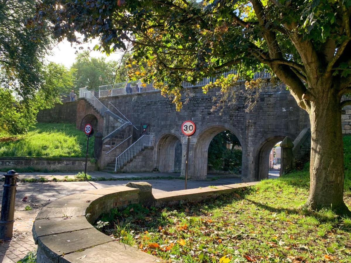 Stay In The Heart Of York At The Hampden - Free Parking - York Holiday Home Esterno foto