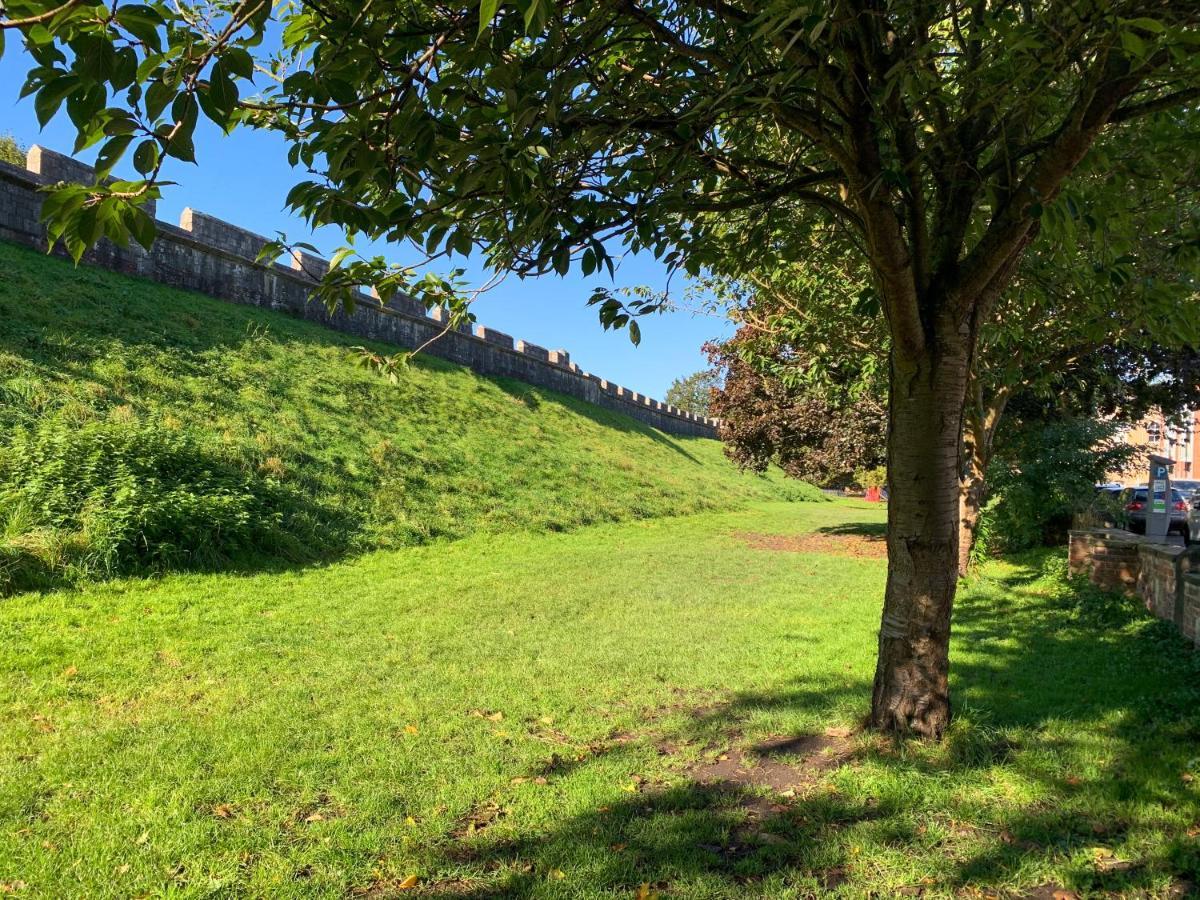 Stay In The Heart Of York At The Hampden - Free Parking - York Holiday Home Esterno foto